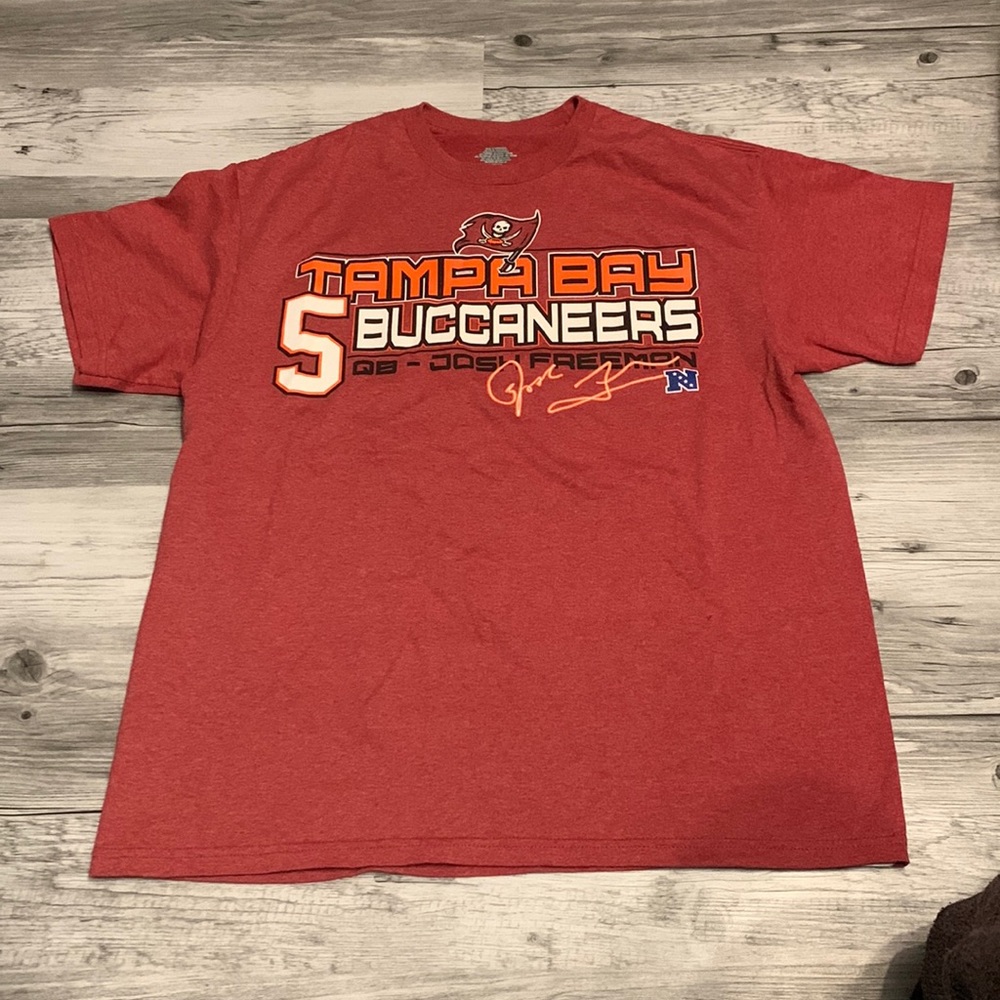 Mens size large nfl tee